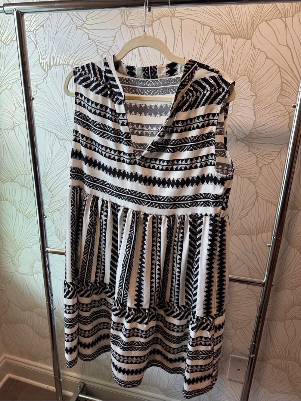 Cupshe Black & White Geo Print Sleeveless Midi Dress